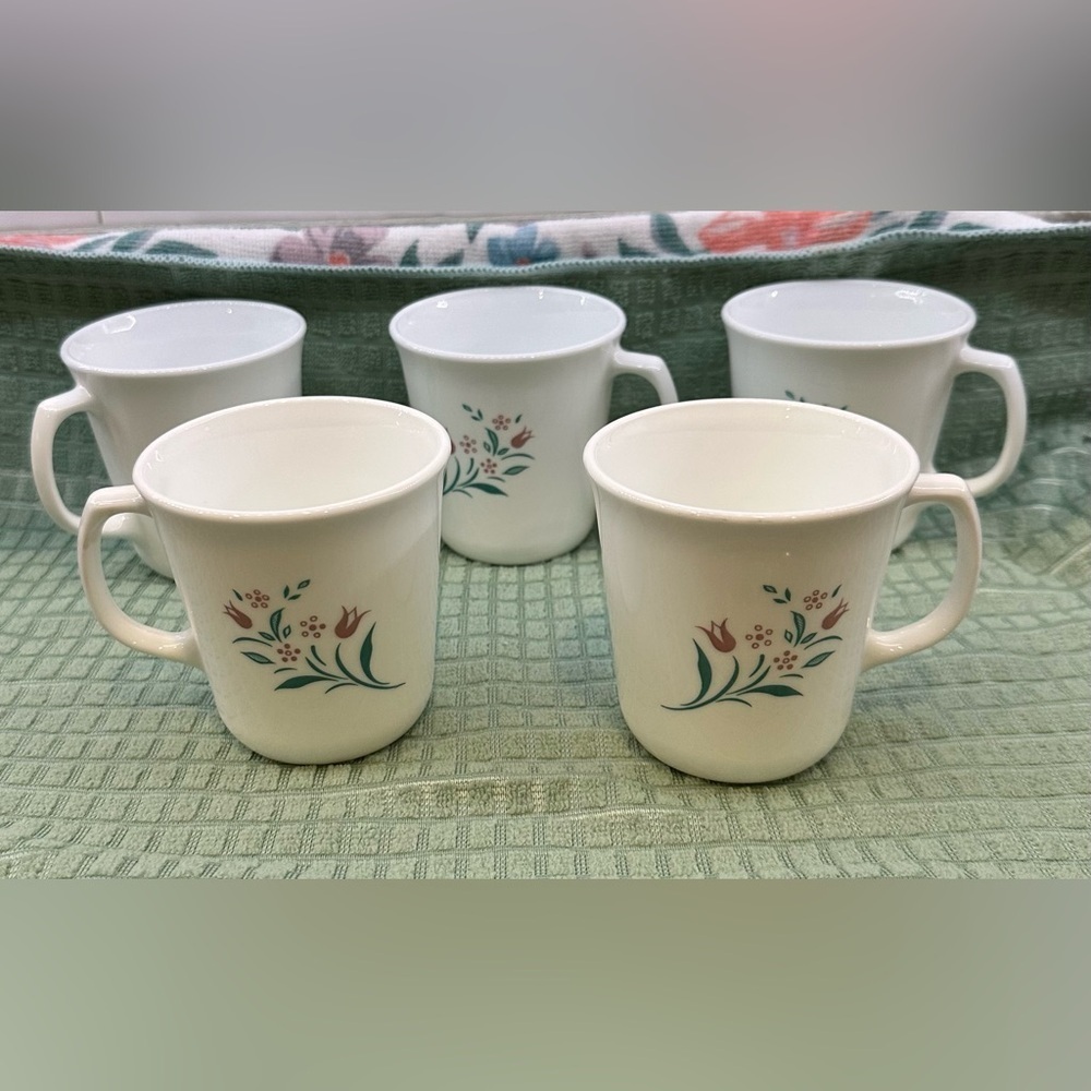 Corning USA VTG Set of 5 Corelle Coffee Mugs in Rosemarie Pattern.  Pink tulips